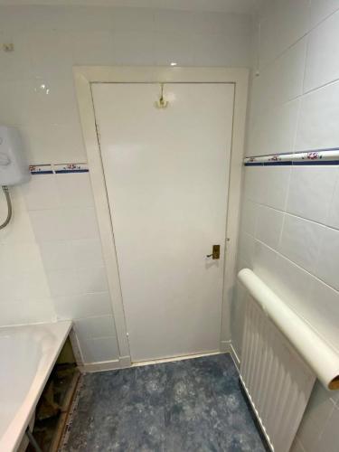 an-old-nightmare-bathroom