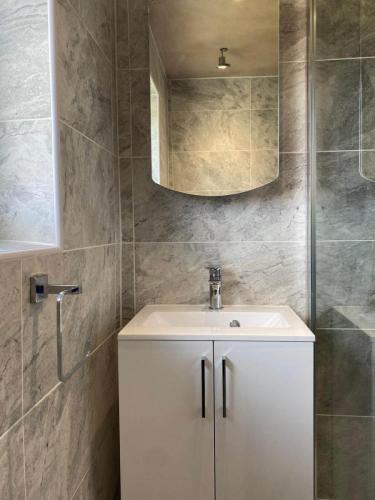 bathroom-sink-fitting